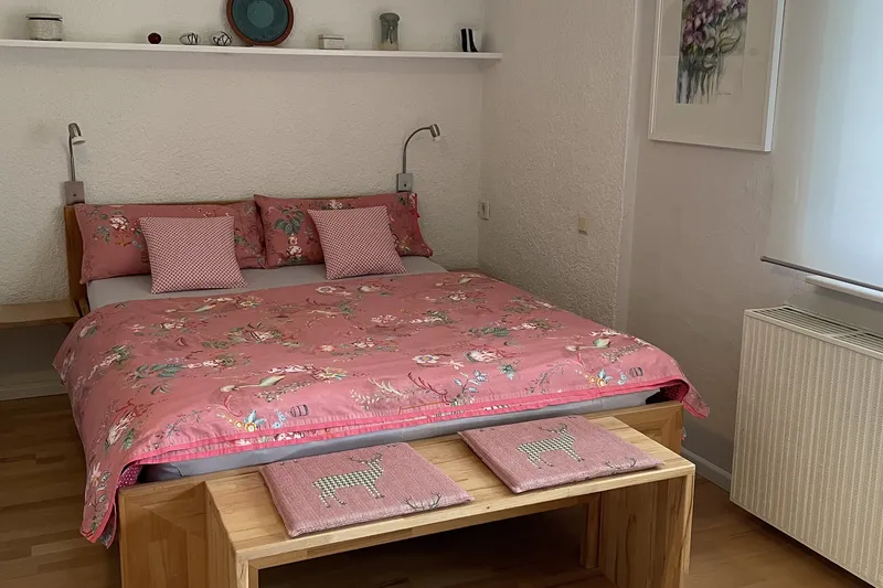 Sleeping area with double bed